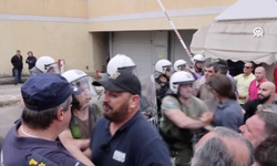 Atina'da eylem yapan taksiciler ile polis arasında arbede yaşandı