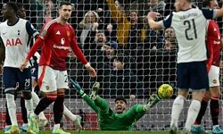 Altay Bayındır İngiltere'de sezonun en güzel golünü yemiş!