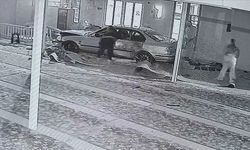 Otomobil camiye daldı! Yaralılar var