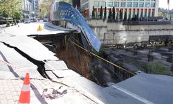 İBB'den çöken yol açıklaması: İGDAŞ ve İSKİ boruları zarar gördü