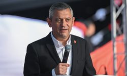 Özgür Özel'den şampiyon Galatasaray'a tebrik