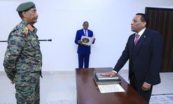 Sudan'da 3 yıl sonra ilk: Sivil başbakan göreve başladı