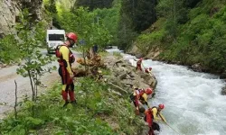 Trabzon'da 6 gün önce dereye düşen çocuğun cansız bedenine ulaşıldı