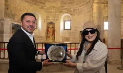 Türkan Şoray'dan kilise ziyareti