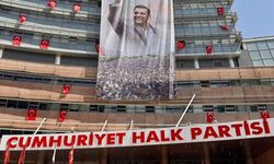 Ferdi Zeyrek’in fotoğrafı CHP Genel Merkezi'ne asıldı