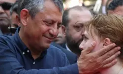 Ferdi Zeyrek'in kızı Nehir Zeyrek'i YKS'ye Özgür Özel götürecek