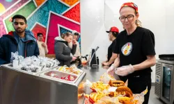 Tavuk restoranı sahibi CEO, 19 çalışanını milyoner yaptı!