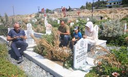Deprem mezarlığında Babalar Günü burukluğu