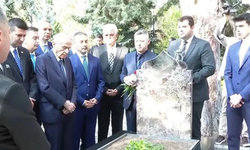 Devlet Bahçeli, Türkeş'in mezarını ziyaret etti, anayasa mesajı verdi