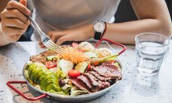 Yazın bu yiyecekleri asla tüketmeyin: Vücudun soğuma mekanizmasını zorluyor