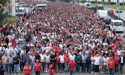 İzmir'de grev büyüyor: İşçiler yürüyor...