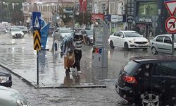 Erzurum’da sağanak hayatı felç etti