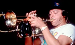 Caz müziğinin gülümseyen sesi sustu: Chuck Mangione hayatını kaybetti