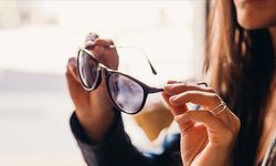 Hemen her gün takıyoruz ama: Güneş gözlüğü takmak yararlı mı yoksa zararlı mı?