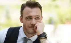Kerem Bürsin sevenlerini korkuttu! Hastane odasından paylaştı