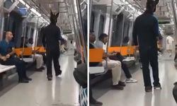 Şaka mı gerçek mi? Tavşan kılığına girip tüfekle metroya girdi