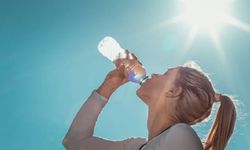 Susuz kaldığınızı gösteren 8 şaşırtıcı belirti