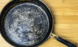 Yıpranmış ve çizilmiş teflon tavalara dikkat! Zararsız diye kullanıyorsanız bakın neye sebep oluyor