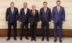 AK Parti'ye mi katılacak? Siyaset kulislerini hareketlendiren kare!