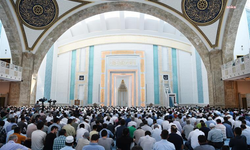 Diyanet Cuma hutbesinde bu kez tatile el attı! 'Sınır tanımayan bir hal aldı'
