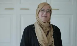 Ünlü yazardan Diyanet'e tepki! Başörtüsünü çıkaracağını açıkladı