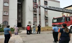 Merdiven çöktü evlerinde mahsur kaldılar