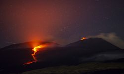 Etna Yanardağı'nda hareketlilik başladı: Havacılık alarmı turuncuda