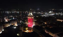 Galata Kulesi'nde Büyük Zafer'in yansıması ilgi topladı