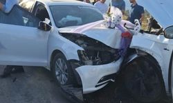 En mutlu gün kabusa döndü: Gelin arabası ciple kafa kafaya çarpıştı!