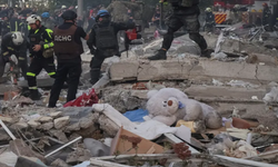Konuşa konuşa savaşıyorlar: Rusya Harkov'u vurdu: 3 ölü 17 yaralı