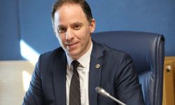 CHP’li Deniz Yavuzyılmaz’dan flaş belge: Erdoğan 2,5 ay sonra 5 maaş almış!