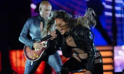 İstanbul'da unutulmaz gece! Jennifer Lopez konser verdi, sahne şovlarıyla hayranlarını büyüledi