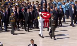Devlet erkanı Atatürk’ün huzurunda: Erdoğan sloganları duyuldu