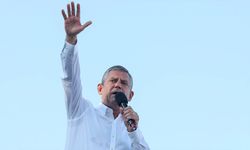Özgür Özel’den Beyoğlu mitinginde net mesaj: 'Eylemler, sonuç alınana kadar sürecek'