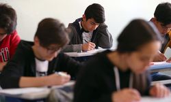 Lisede tartışmalı kurallar listesi! 'Kız ve erkek öğrenciler ayrı sıraya girecek'