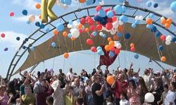 Lösemiyi yenen Kağan için gökyüzüne yüzlerce balon bıraktılar
