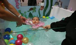 Bebeklerin fiziksel gelişimi için devlet hastanesinde jakuzi ve masaj hizmeti