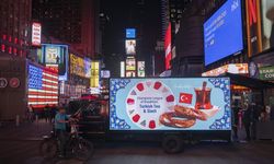Türk simidi ve çayı, "Anadoludakiler" projesiyle Times Meydanı'na taşındı