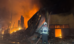 Uşak'taki fabrika yangını kontrol altına alındı: 1’i itfaiye eri 2 yaralı
