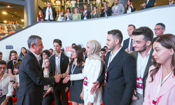 CHP Genel Başkanı Özel gençlerle bir araya geldi