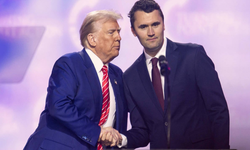 Yüzlerce kişinin gözleri önünde vuruldu: Trump yanlısı aktiviste silahlı saldırı!