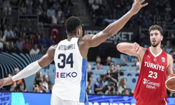 Türk bayrağına dil uzatan Yunan basketbolcu son anda toparladı: Dostluk kazandı