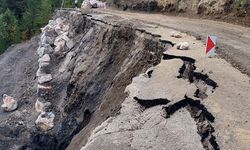 Bozkurt’ta heyelan: Köy yolu ulaşıma kapandı