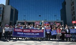 İmar sorunlarının çözümünü isteyen mahalle sakinleri ABB önünde eylem yaptı