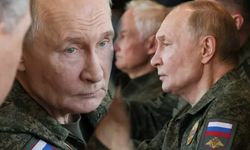 Putin sahaya indi: Askeri üniformayla tatbikata katıldı