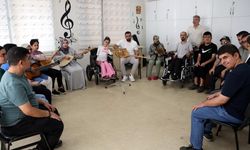 "UNESCO Müzik Şehri" Şanlıurfa'da engelliler ve özel gereksinimli bireyler enstrüman çalmayı öğreniyor
