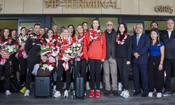 Dünya ikincisi A Milli Kadın Voleybol Takımı yurda döndü