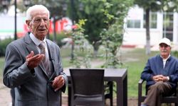 "Assolist Cemal" huzurevini şarkılarla şenlendiriyor