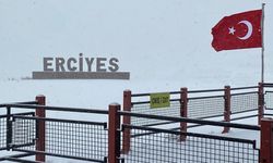 İç Anadolu'nun zirvesi Erciyes'te kar etkili oluyor