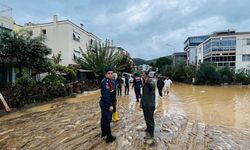 İzmir'in Foça ilçesinde sağanak hayatı olumsuz etkiledi